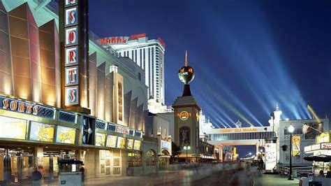 Casino s en el malecón de Atlantic City.