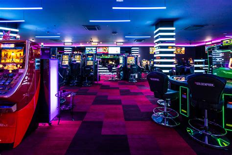 Casinos en línea y salas de juego.