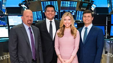 Cast of squawk on the street. "Squawk on the Street" is headquartered live on the floor of the New York Stock Exchange, where the all-important opening bell rings every day. With the exclusive Eye on the Floor wireless cameras ... 