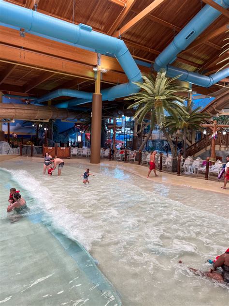 Castaway bay sandusky. Castaway Bay is a family aqua adventure with a 100,000-gallon wave pool, slides, water playgrounds, and character meet-n-greets. The hotel rooms are themed to match an island setting and have special … 