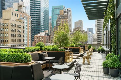 Castell rooftop lounge. May 30, 2019 - Castell Rooftop Lounge | Bars in Midtown West, New York 