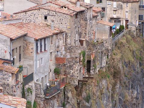 Castellfollit de la Roca: Spain’s Medieval Basalt Cliff Town