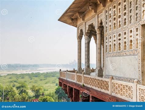 Castillo Ava Messenger Agra
