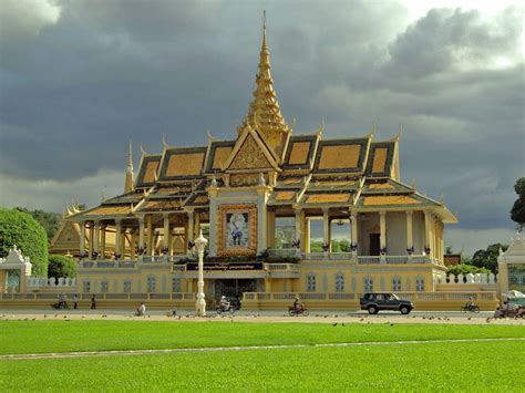 Castillo Clark  Phnom Penh