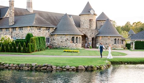 Castle farms charlevoix. Open year round, Castle Farms is one of Northern Michigan's top historic attractions, as well as one of the Midwest's premier wedding venues. Visitors can stroll throughout the ma 