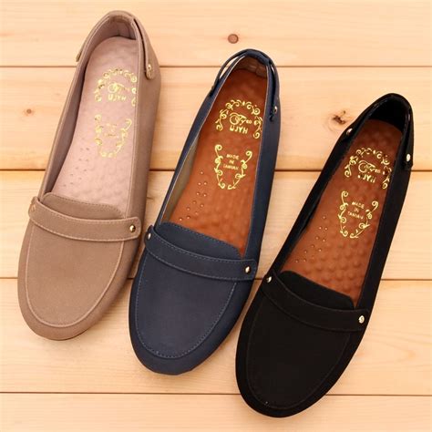 Casual Women's Flat Shoes: Elevate Everyday Style with Comfort and Ease