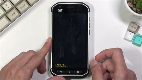 Cat s40 hard reset.  Follow all the instructions step-by-step described by ...