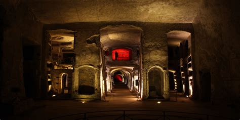 Download this stock image: Catacombs of San Gennaro - FME6YH from Alamy's library of millions of high resolution stock photos, illustrations and vectors. Save up to 30% when you upgrade to an image pack.