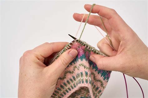 Catching Floats in Stranded Colourwork Knitting (Two Video Tutorials
