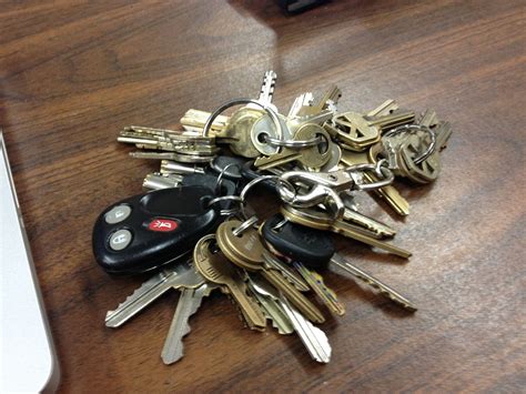 Catchyclips - Carrying too many keys on your keychain can