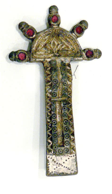 Category:Merovingian fibulae - Wikimedia Commons