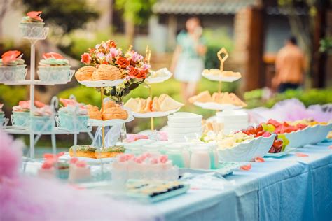 Catering wedding catering. It’s not exactly shocking news that weddings are expensive. From the venue to the dress to the catering and the honeymoon, the costs can add up quickly. For most couples, setting a... 