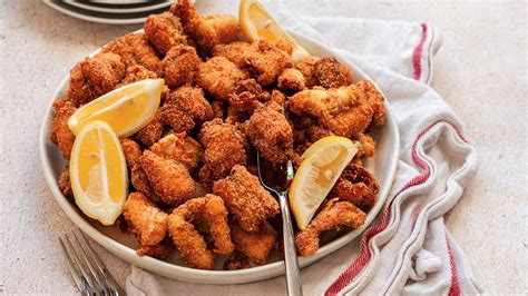 Catfish nuggets. Aug 25, 2020 · Fish Nuggets. Preheat oven to 425°F. Beat eggs and old bay seasoning and place in a small bowl. In a separate bowl, combine both crumbs, garlic powder, and lemon pepper seasoning. Dab fish dry with a paper towel and cut into bite sized pieces, about 1 to 2 ". Dredge the fish in flour. 