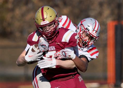 Catholic Memorial routs BC High, earns share of CC title