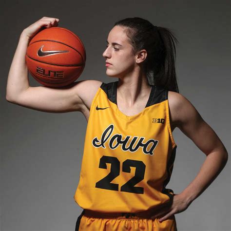 Catilin clark. Iowa's Caitlin Clark has captured the NCAA's women's all-time points record, surpassing 3,527 points on Thursday against the Michigan Wolverines. The Hawkeyes guard overtook previous record holder ... 
