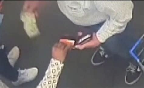 Caught on camera: Sly thieves steal credit card right in front of victim