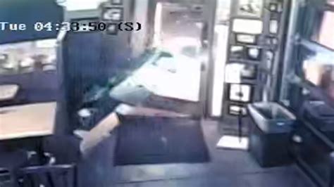 Caught on camera: Thieves use rope to pull ATM out of bar