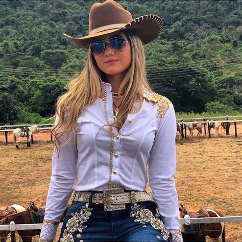 Cavalgando estilo cowgirl
