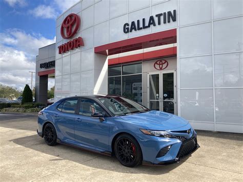 Cavalry blue camry. SE Cavalry Blue 2.5L I4 DOHC 16V 28/39 City/Highway MPG ABS brakes, Alloy wheels, Auto-Dimming Rear-View Mirror, Blind Spot Monitor w/Rear Cross Traff... Features and Specs: 32 Combined MPG ( 28 ... 