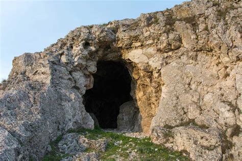 Cave Definition and Meaning - Bible Dictionary