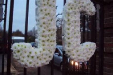 Caversham crematorium funerals.  Hundreds of travellers turned out in Caversham ...