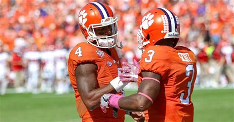 Cbs expert picks ncaaf. Find out the latest NCAA football picks from CBS Sports experts for against the spread (ATS) betting. Compare the odds, analysis and results of different games and see who won the week. 