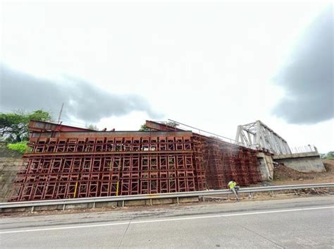 Cc crips.  <p>Crispearls&trade; are tiny pearls featuring a cris...