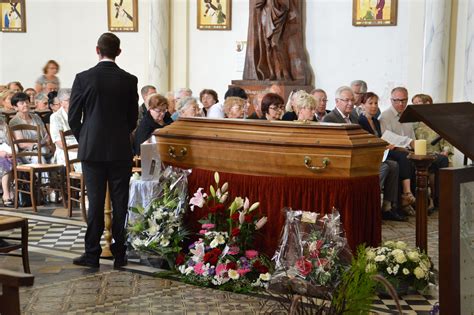 Célébrons nos funerailles avec le christ!. - 30 klausuren aus dem staats- und völkerrecht.