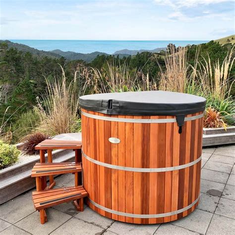 Cedar Wood Hot Tubs -Firehouse