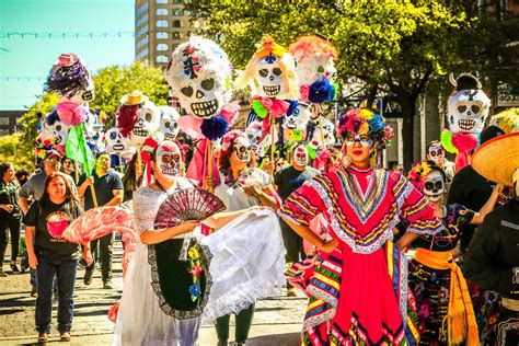 Celebrating Dia De Los Muertos in the Bay Area through dance