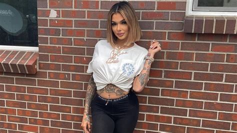 Celina Powell was born in Denver, CO on June 13, 1995. Instagram model who put herself in the center of entertainment gossip columns with her connections to various entertainers such as Snoop Dogg, Kiari Cephus, Fetty Wap, O’Shea Jackson Jr., Waka Flocka Flame and others.. 