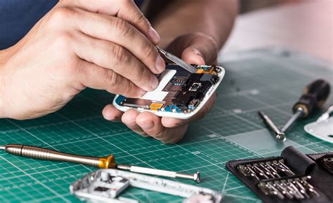 Cellphone repairing. Oct 29, 2018 ... VIDEO: If your cell phone breaks, those repairs can add up. 