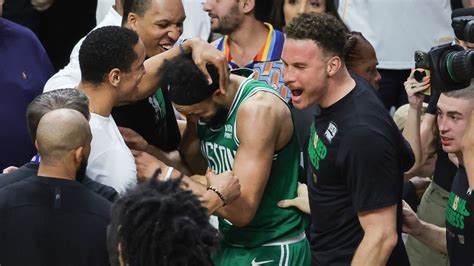 Celtics' White, Colorado local, makes buzzer-beating shot