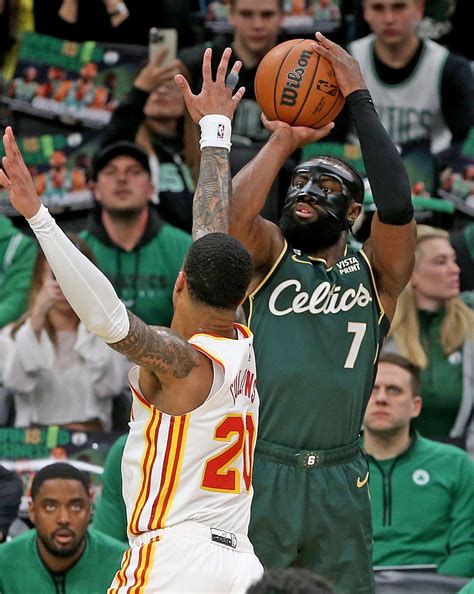 Celtics suffer epic fourth-quarter meltdown, fall to Hawks in Game 5