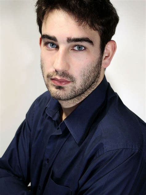 Cem ALKAN Harfli Küpe  Instagram.