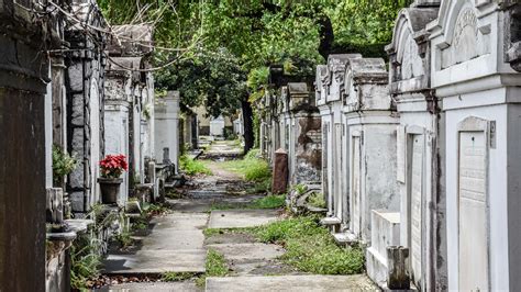Full Download Cemeteries Of New Orleans A Journey Through The Cities Of The Dead By Jan Arrigo