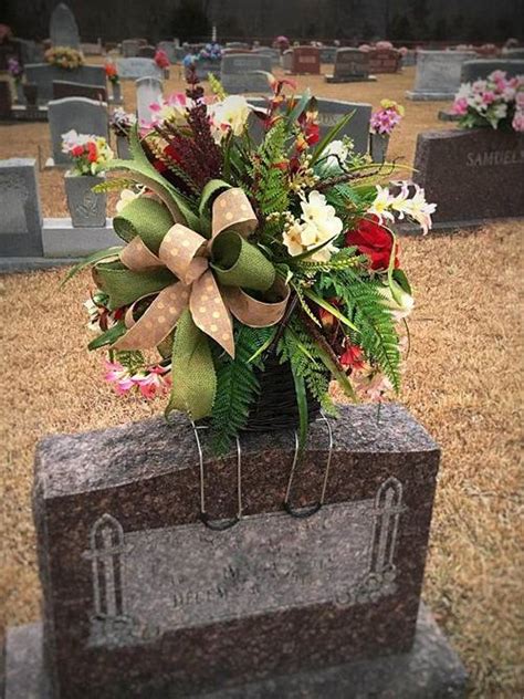 Cemetery saddles for headstones. Learn how to secure a headstone saddle flower arrangement to a gravestone with this easy tutorial from Graveside Flowers. Watch the video now. 