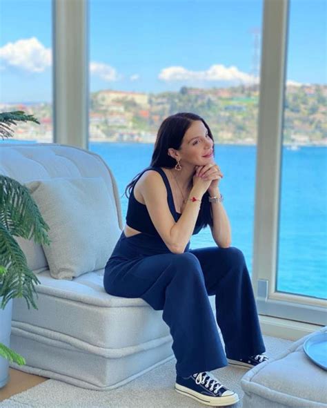 Cemre Kemer anne oldu! Kızına "Karla" ismini verdi Haberler. 