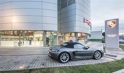 Centro Porsche Barcelona, L