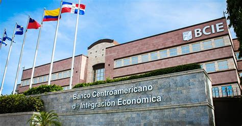Centroamerica y el banco centroamericano de intergracion economica. - Rum, form, funktion i folkeskolen (temahæfte).