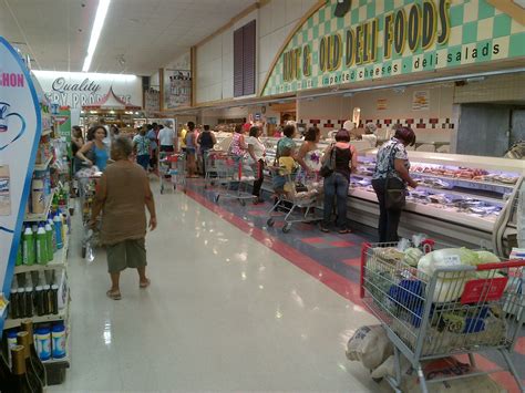 Centrum Supermarket Mahaai, Curaçao: Location, Map, About