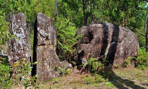 Cerita Legenda Batu Belah, Kisah Manusia yang Ditelan Batu di …