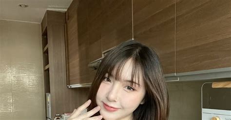 Cerita sex ngintip mama. .  ...