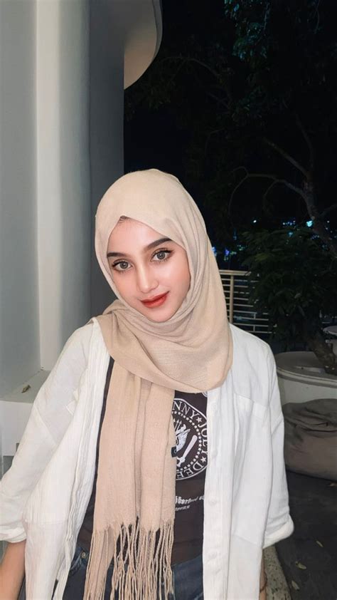 Cewe arab.  Find out more about Europe&rsquo;s leading photo finishing provider...