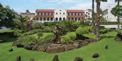 Chaminade university. Planning is essential in determining which courses to take and what will transfer back. Meet with an advisor and create a plan to include study abroad so that you can determine which classes to take overseas. 3140 Waialae AvenueHonolulu, Hawaii 96816. Contact UsPhone: (808) 735-4711Toll-free: (800) 735-3733. Visit. 