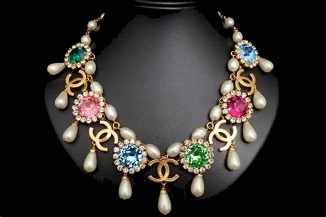 Chanel barbie necklace. Jul 27, 2023 · According to research conducted by Wethrift, searches for 'Vintage Chanel Necklace' have increased by +3000% since the movie hit screens, while searches for 'Barbie Chanel bag heart' have risen by ... 