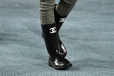 Chanel rain boot. This is an authentic pair of CHANEL Rubber Camellia Rain Boots size 40 in Black. These are made out of black rubber. They feature beige soles, and black and beige rubber camelia flowers. 1193903 