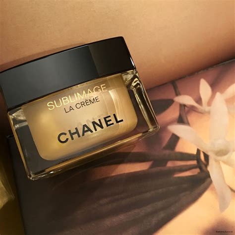 Chanel sublimage. The making of a noble active ingredient. Polyfractioned Vanilla Planifolia increases cellular rejuvenation threefold*. Upon application, skin looks hydrated and radiant. Day after day, the complexion appears more even and wrinkles are less visible. *Ex vivo test on active ingredient. SUBLIMAGE La Crème acts on the look of all the … 
