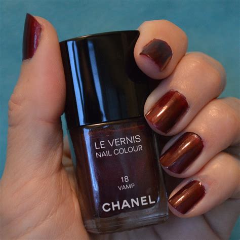 Chanel vamp. Oct 3, 2015 · Chanel Vamp Attitude Collection for Holiday 2015. In 1994, a uniquely striking LE VERNIS shade was revealed on the Chanel Fall/Winter Ready-to-Wear runway, and a legend was born. When the polish debuted to the public a year later, it caused an instant sensation. Now, as a celebration of the shade that became an icon, the Chanel Makeup Creation ... 