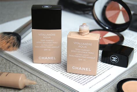 Chanel vitalumiere aqua. Its exceptionally fine fresh and lightweight aqueous formula offers an incomparable "second skin" finish. The second-skin texture of VITALUMIÈRE AQUA is easy to apply. Before each use shake the lightweight travel-friendly bottle. Gently dab on the entire face with fingertips. Blend in from the center of the face outwards. 